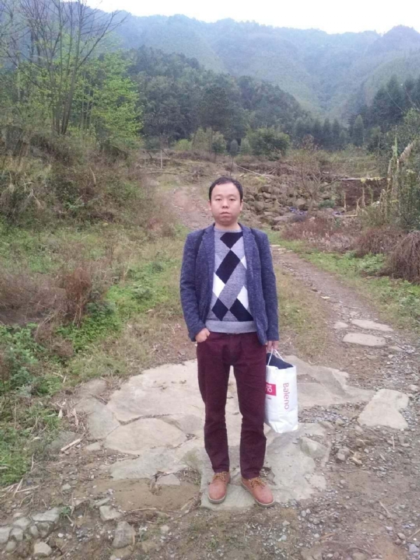 奋斗的第一张照片--汕头相亲服务中心