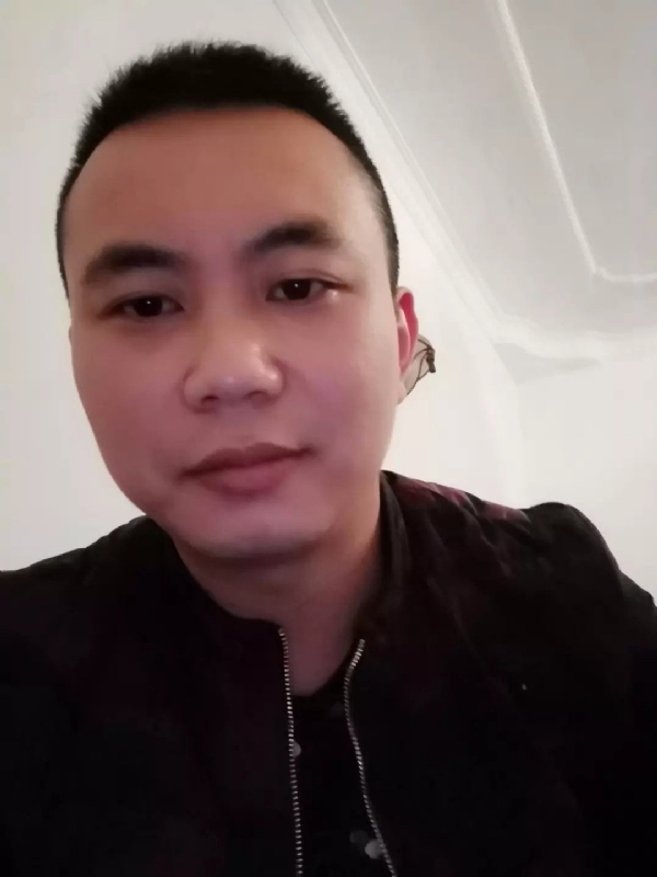 喜闻香气的第一张照片--汕头相亲服务中心