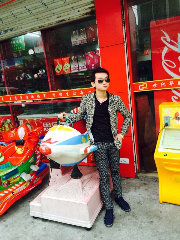 阳光帅气男嘉宾的第一张照片--汕头相亲服务中心