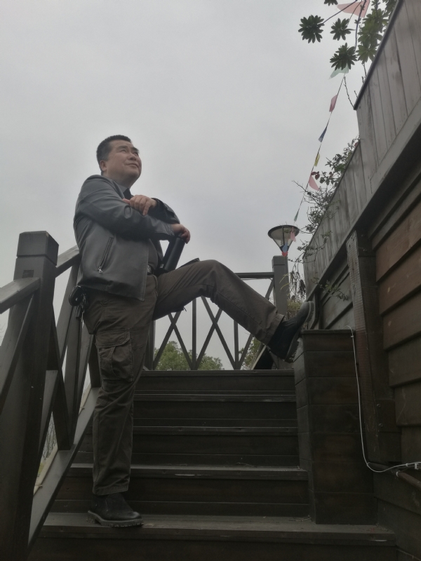 孤单背影的第一张照片--汕头相亲服务中心