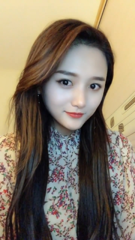 淡然一笑的第一张照片--汕头相亲服务中心