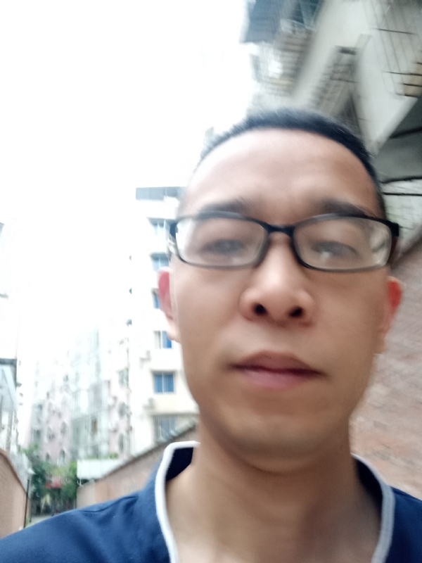 眼镜的第一张照片--汕头相亲服务中心