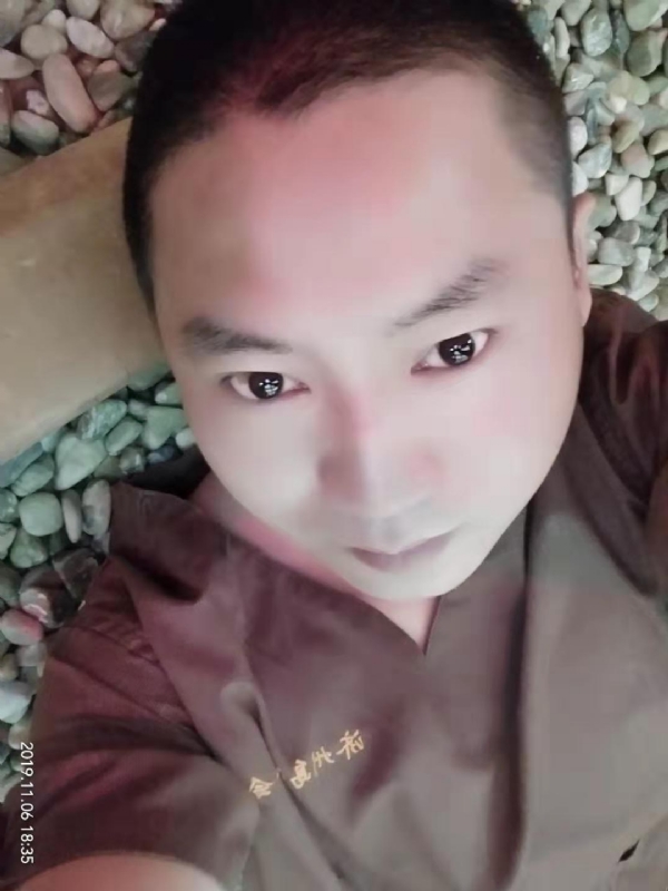 红枫叶的第一张照片--汕头相亲服务中心