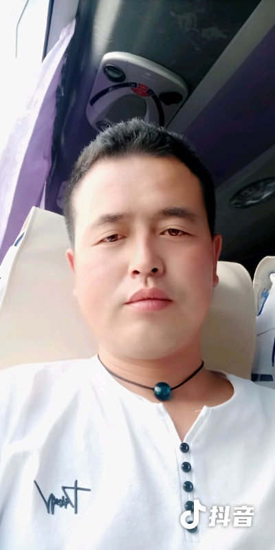 瞬间被爱上的第一张照片--汕头相亲服务中心