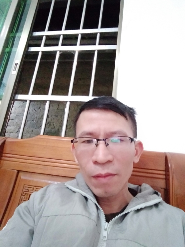 奋斗的第一张照片--汕头相亲服务中心