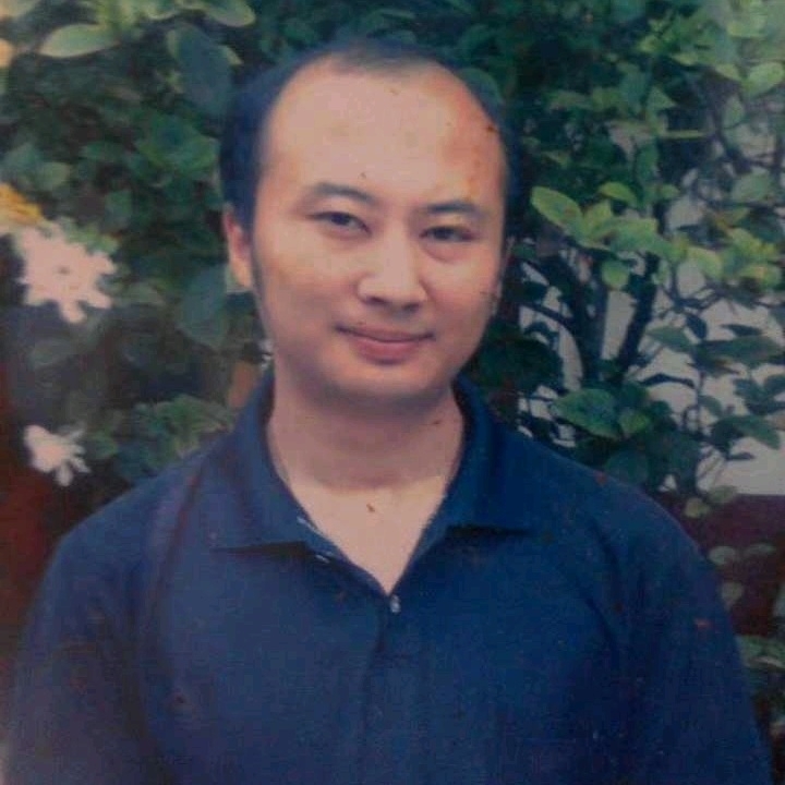 石峰里的生命的第一张照片--汕头相亲服务中心