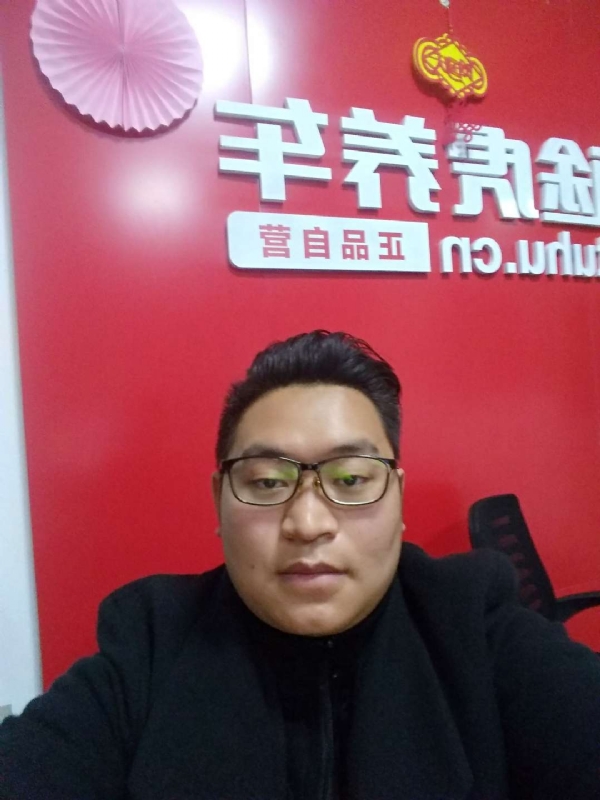 向上倾斜45度的第一张照片--汕头相亲服务中心