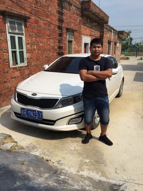 独坐街头的第二张照片--汕头相亲服务中心