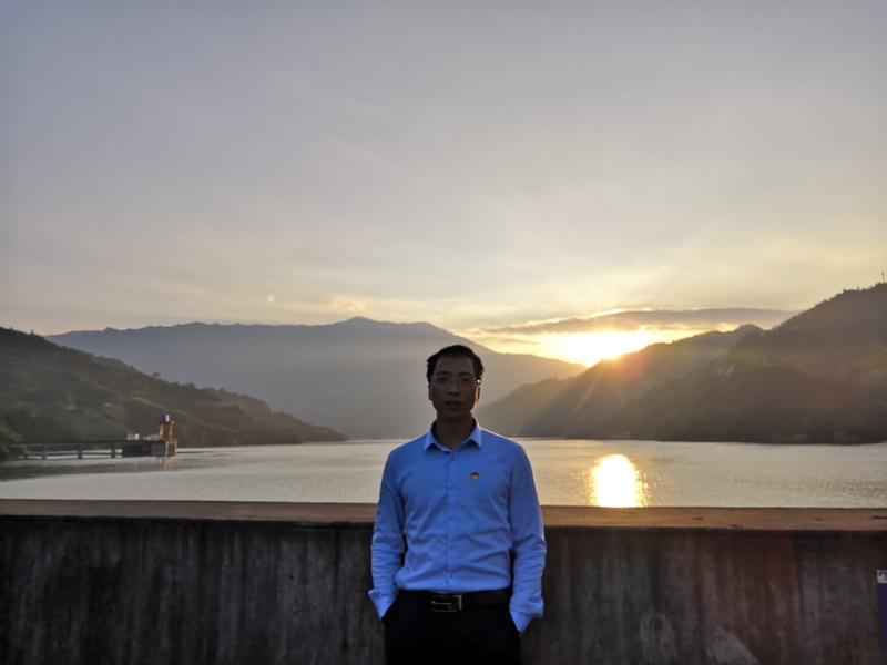 庸人自扰的第一张照片--汕头相亲服务中心