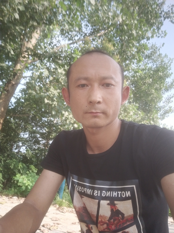 80大叔的第二张照片--汕头相亲服务中心