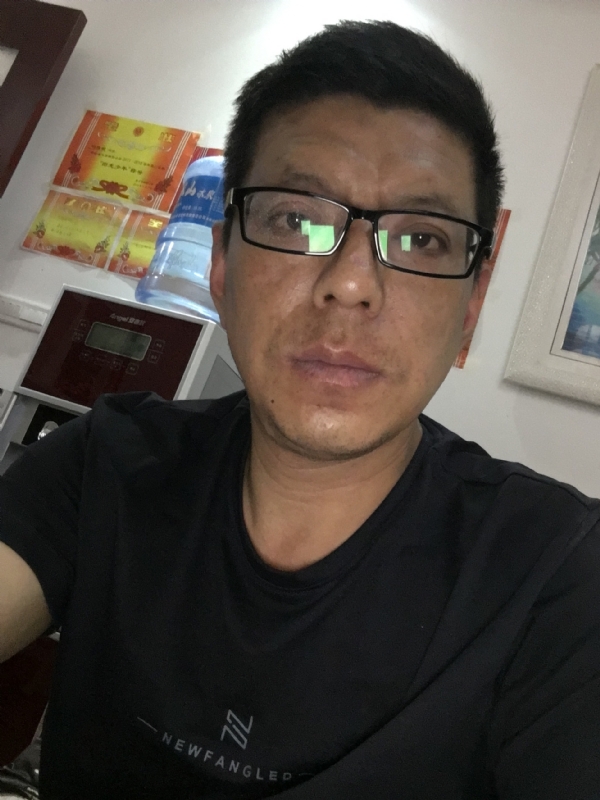 牵手的第三张照片--汕头相亲服务中心