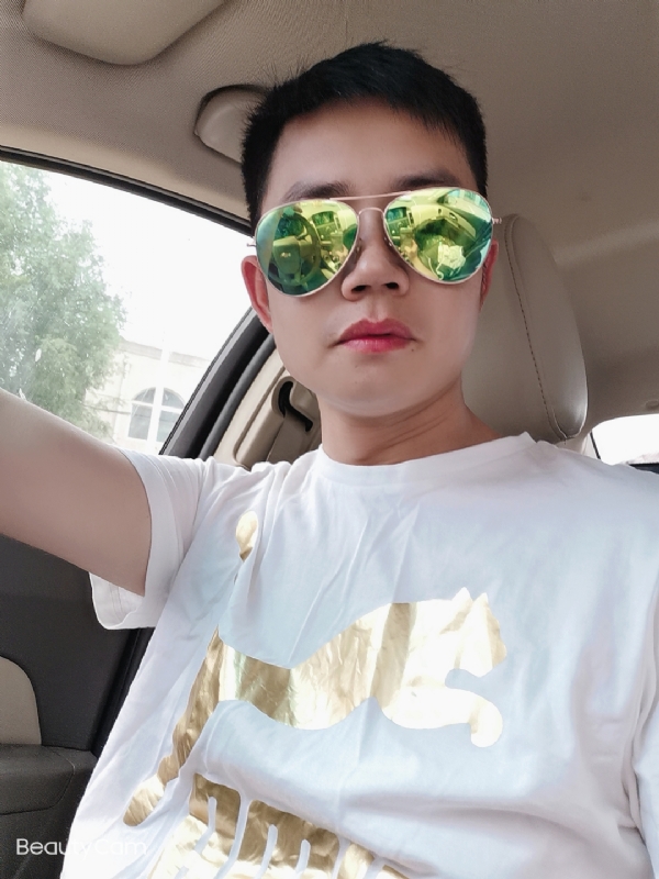 奋斗的第一张照片--汕头相亲服务中心