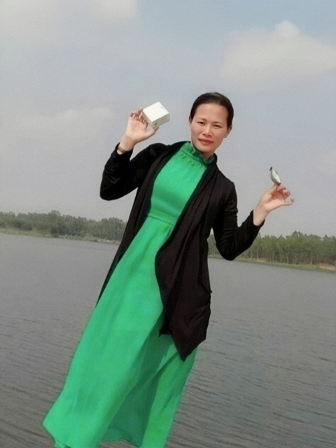 李梅的第三张照片--汕头相亲服务中心