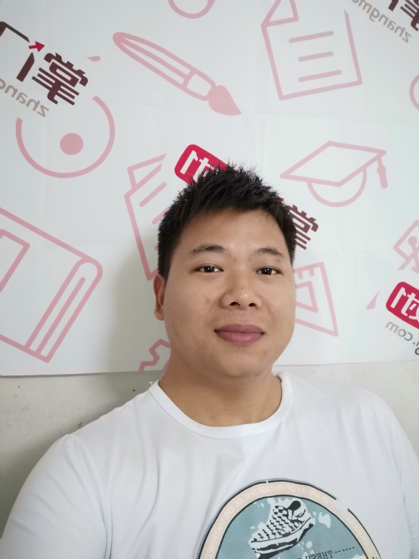 轻静地行走着的第一张照片--汕头相亲服务中心