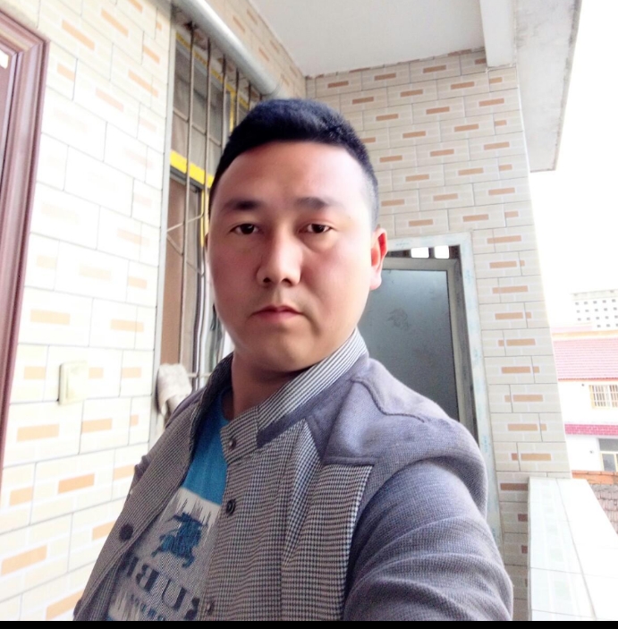 帅帅的大叔的第一张照片--汕头相亲服务中心