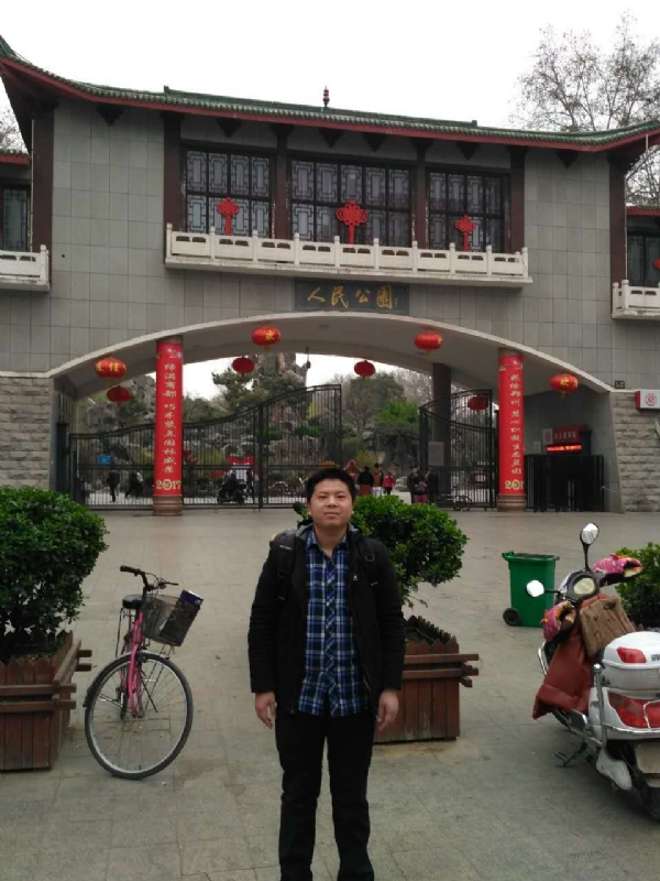 在奋斗的第四张照片--汕头相亲服务中心