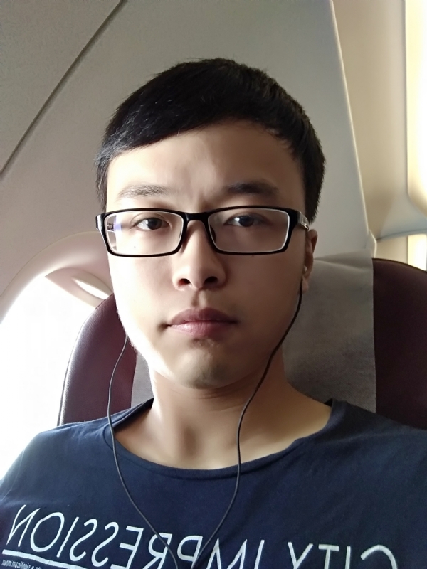 在水一方的第二张照片--汕头相亲服务中心