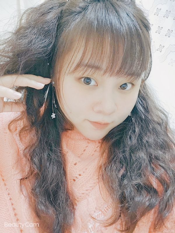 艾薇儿的第一张照片--汕头相亲服务中心