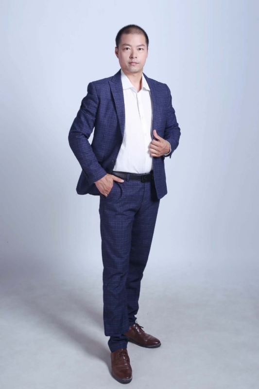 努力的青年的第一张照片--汕头相亲服务中心