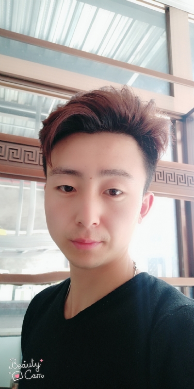 拼命微笑的第二张照片--汕头相亲服务中心