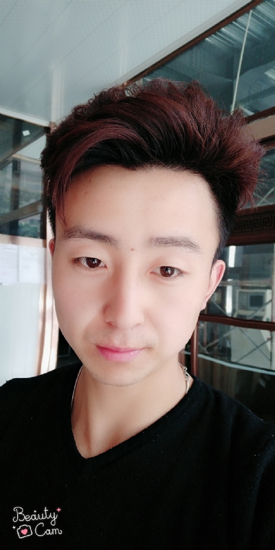 拼命微笑的第三张照片--汕头相亲服务中心