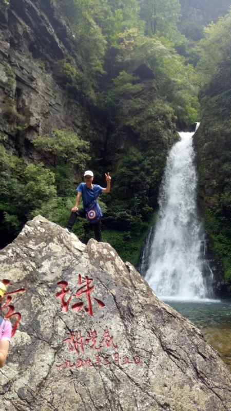 海岸岩崖的第一张照片--汕头相亲服务中心