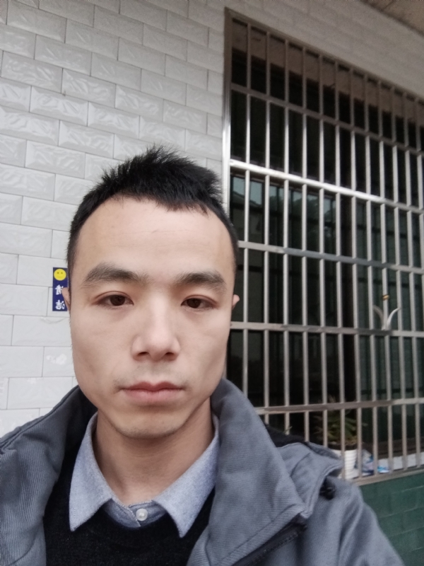 笑得那么开心的第二张照片--汕头相亲服务中心