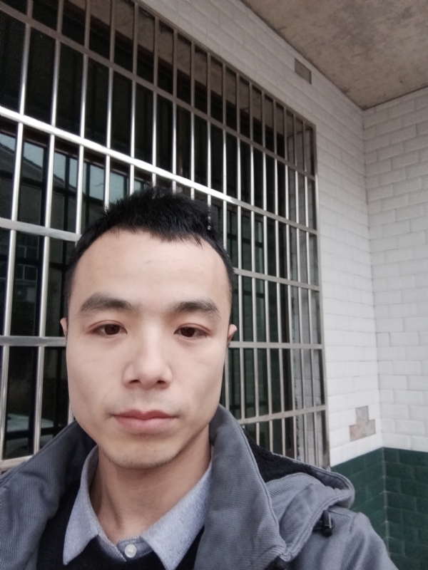 笑得那么开心的第三张照片--汕头相亲服务中心