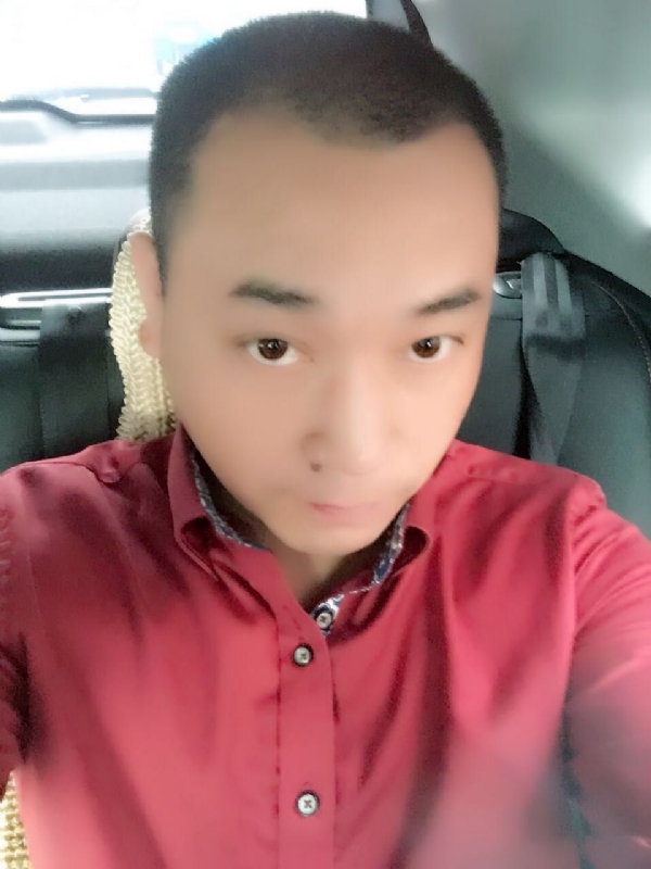 在一个路口等的第一张照片--汕头相亲服务中心