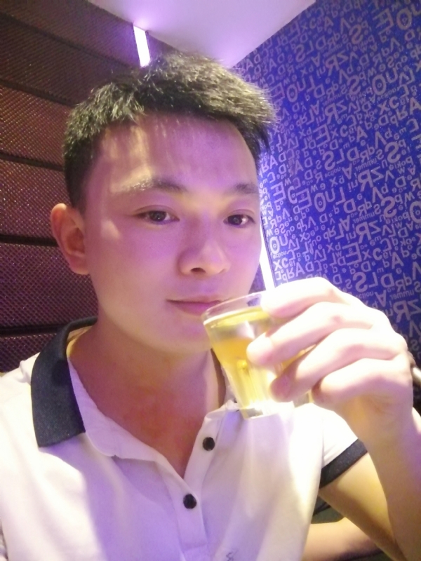 幸福的拥抱的第一张照片--汕头相亲服务中心