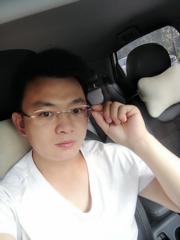 幸福的拥抱的第二张照片--汕头相亲服务中心