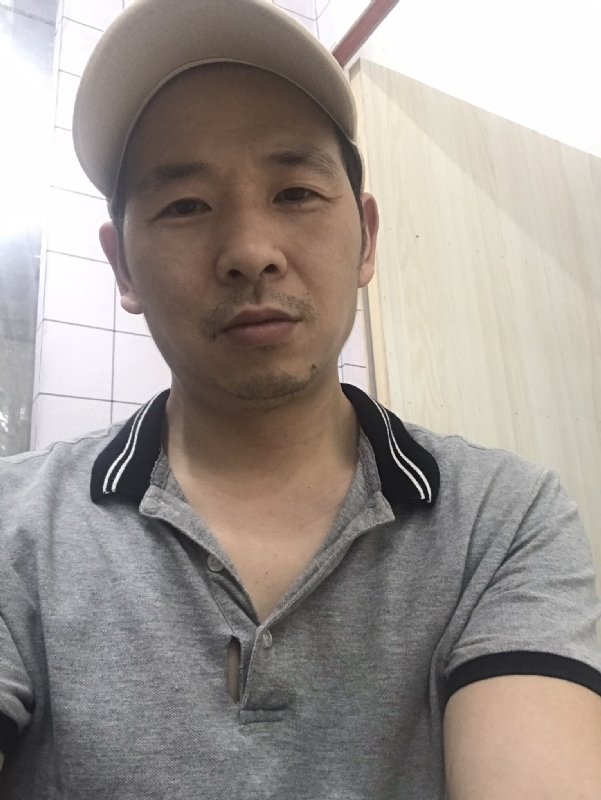 老何的第一张照片--汕头相亲服务中心