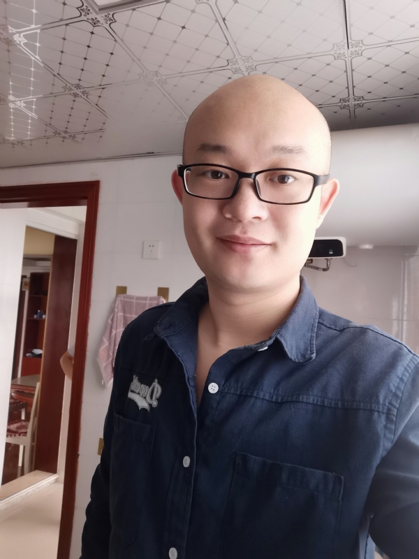 凝望远方的第一张照片--汕头相亲服务中心