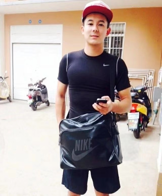 花花是只狗的第一张照片--汕头相亲服务中心