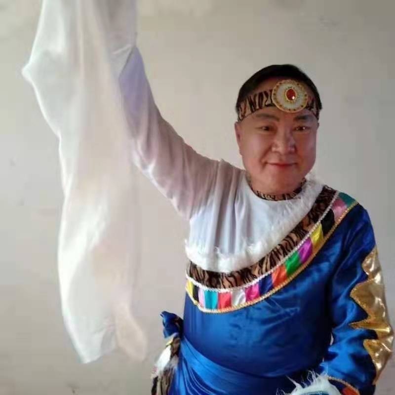 走在冷风中的第一张照片--汕头相亲服务中心