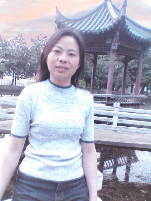 小草的第三张照片--汕头相亲服务中心