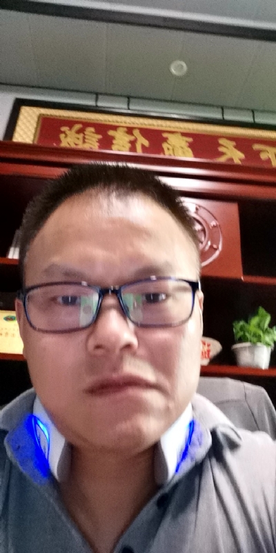 模具工匠的第一张照片--汕头相亲服务中心