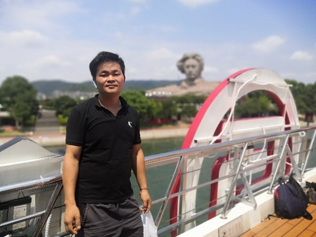 龙的传人的第一张照片--汕头相亲服务中心