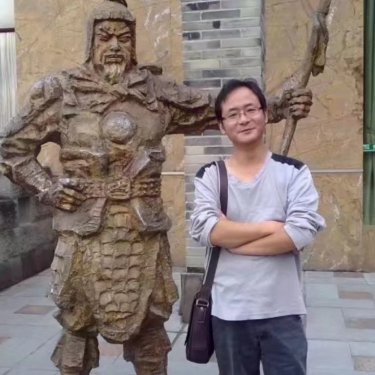 孤狼的第三张照片--汕头相亲服务中心