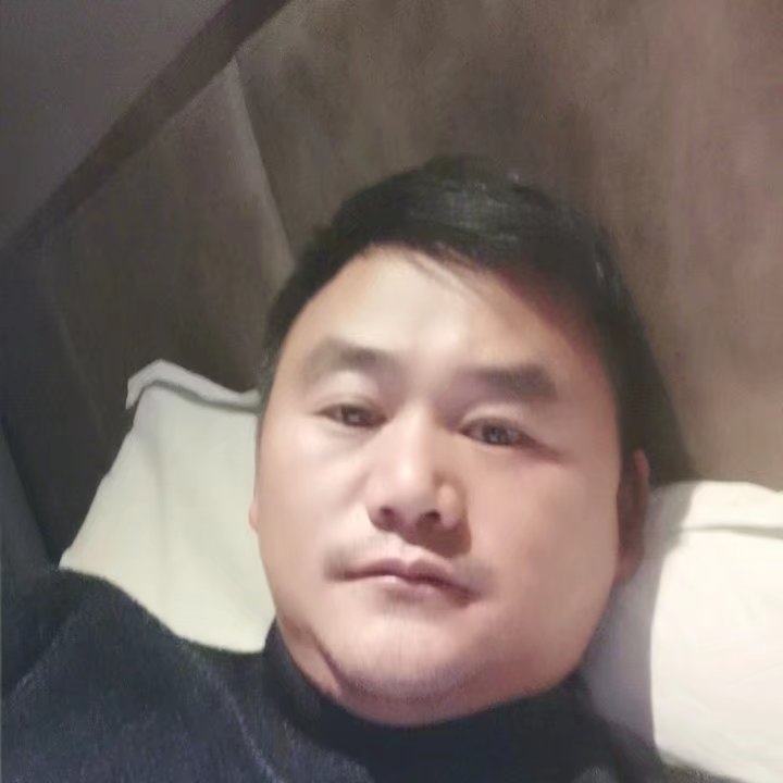 奔跑的第二张照片--汕头相亲服务中心