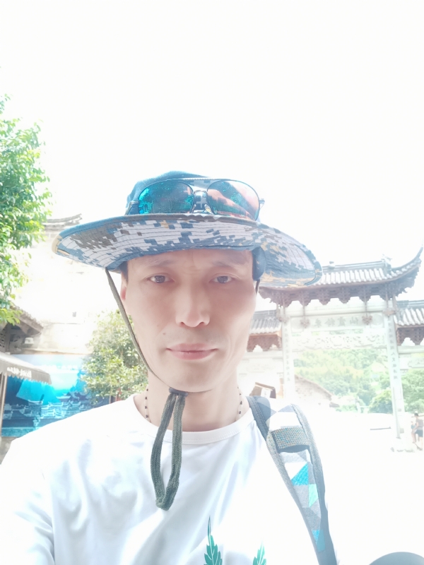 童群海的第一张照片--汕头相亲服务中心