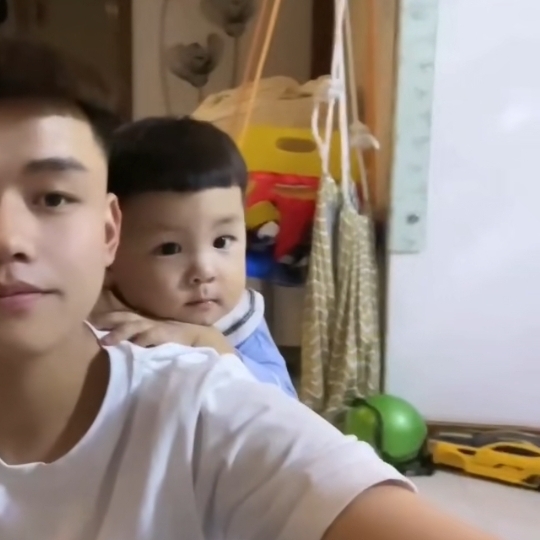 嘻嘻嘻的第一张照片--汕头相亲服务中心