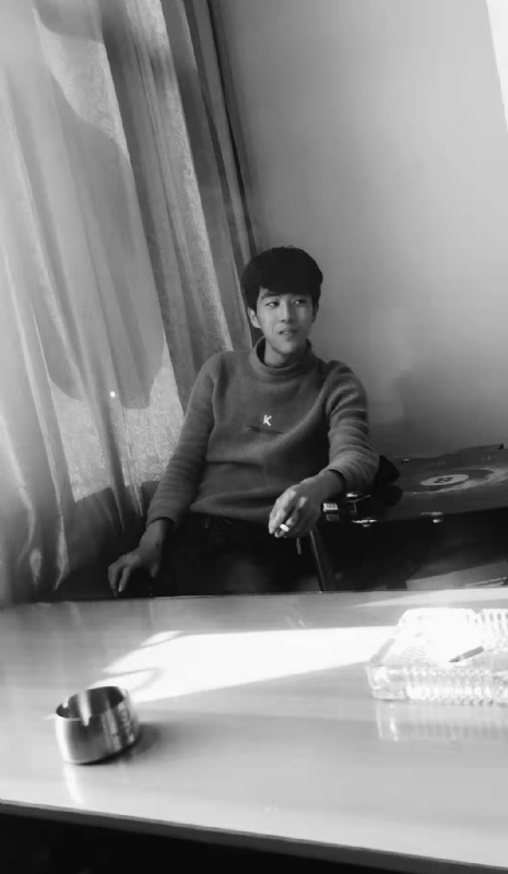 酷似小丑的第二张照片--汕头相亲服务中心