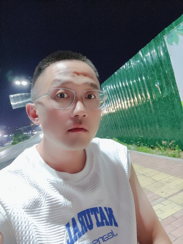 清风烈酒的第一张照片--汕头相亲服务中心