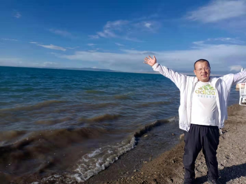 蜜蜂的第一张照片--汕头相亲服务中心