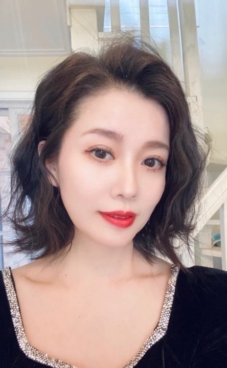 束負的第一张照片--汕头相亲服务中心