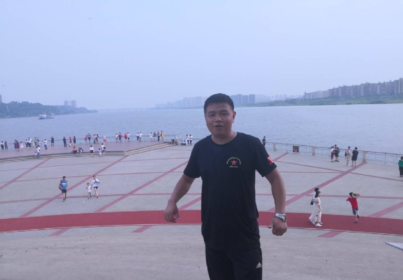 曾经心疼的我的第一张照片--汕头相亲服务中心