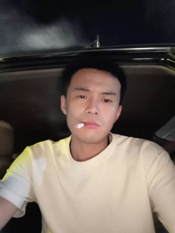 爱睡觉的土拨鼠的第一张照片--汕头相亲服务中心