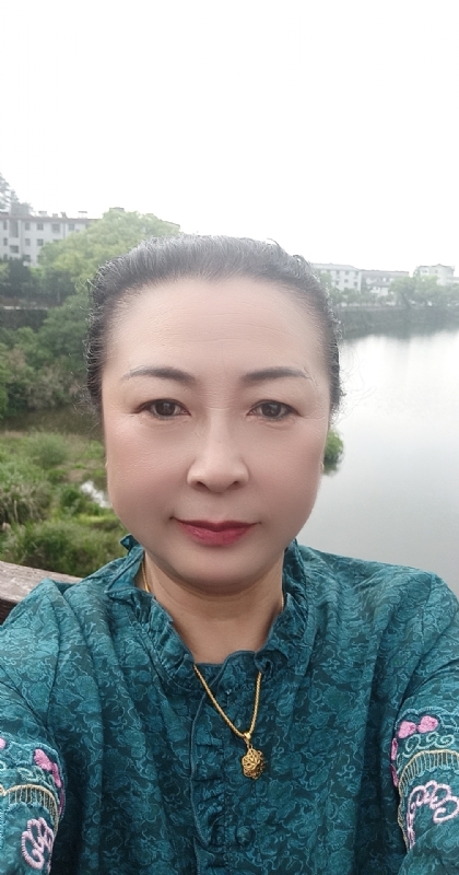 雨中情的第二张照片--汕头相亲服务中心