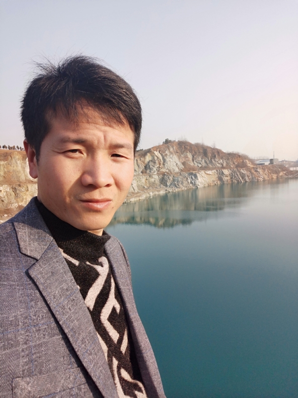 寒夜的第二张照片--汕头相亲服务中心